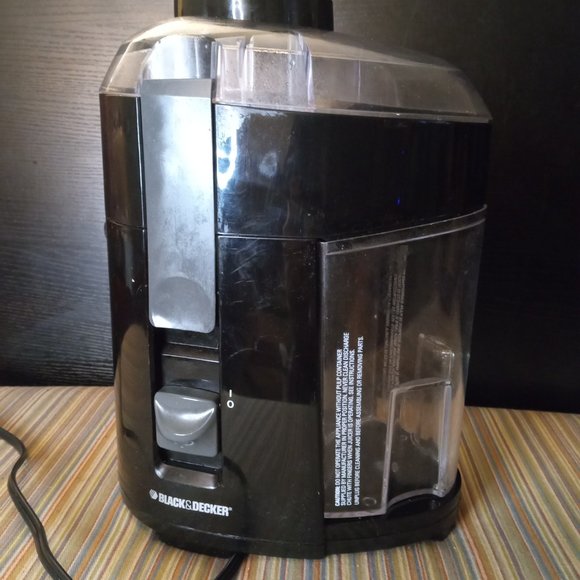 Black & Decker 400 Watt Fruit And Vegetable Juice Extractor/Juicer - Picture 3 of 8